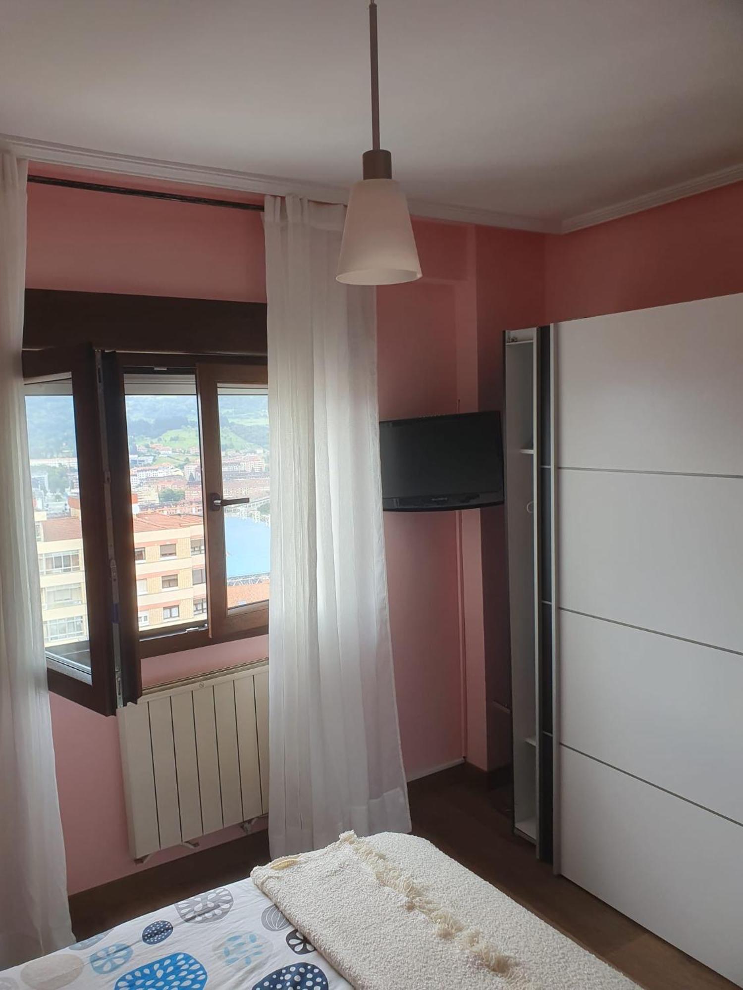 Vistas Monte Naranco Apartamento Con Parking 5Euros Al Dia Oviedo Eksteriør billede